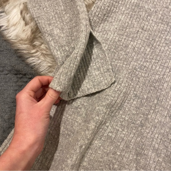 Banana Republic Sweater Turtle Neck - Picture 5 of 7